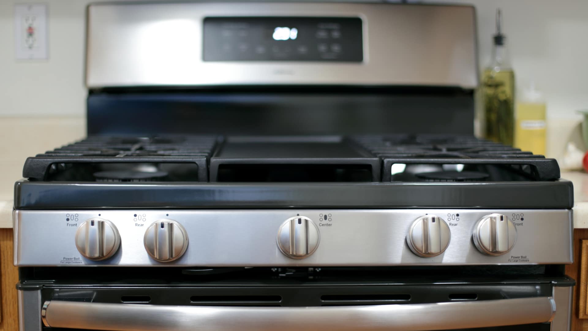 Featured image for “When to Replace Your Oven”